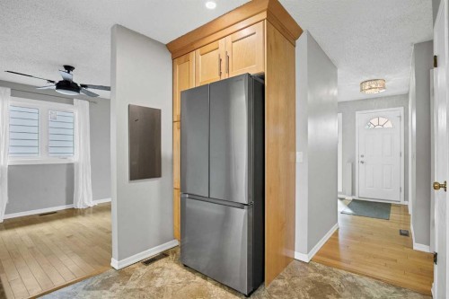 1307 56 Avenue Nw, Calgary, AB - Indoor