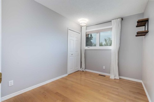 1307 56 Avenue Nw, Calgary, AB - Indoor Photo Showing Other Room
