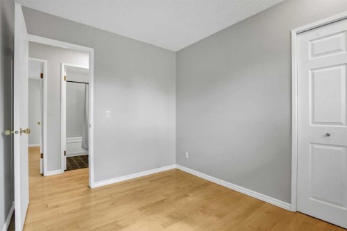 1307 56 Avenue Nw, Calgary, AB - Indoor Photo Showing Other Room