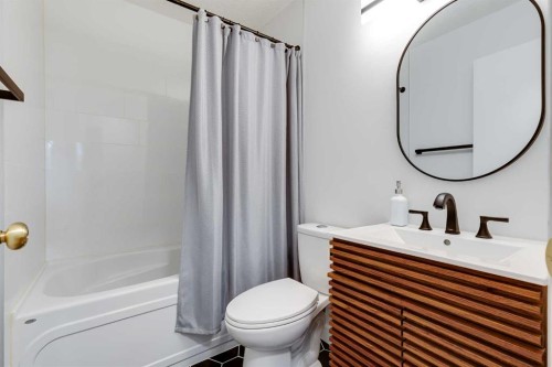 1307 56 Avenue Nw, Calgary, AB - Indoor Photo Showing Bathroom
