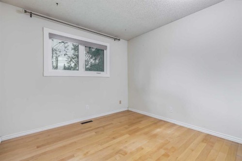 1307 56 Avenue Nw, Calgary, AB - Indoor Photo Showing Other Room