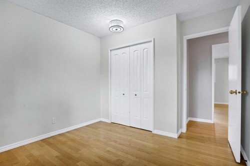 1307 56 Avenue Nw, Calgary, AB - Indoor Photo Showing Other Room