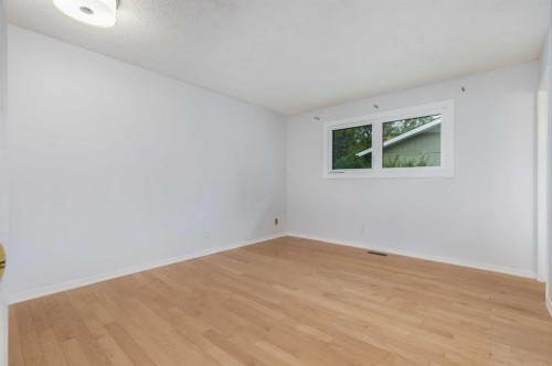 1307 56 Avenue Nw, Calgary, AB - Indoor Photo Showing Other Room