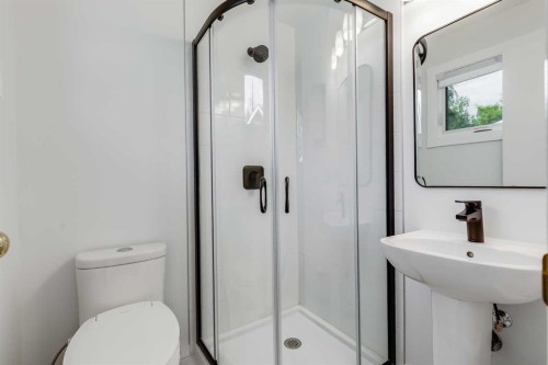 1307 56 Avenue Nw, Calgary, AB - Indoor Photo Showing Bathroom