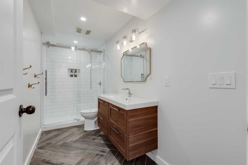 1307 56 Avenue Nw, Calgary, AB - Indoor Photo Showing Bathroom