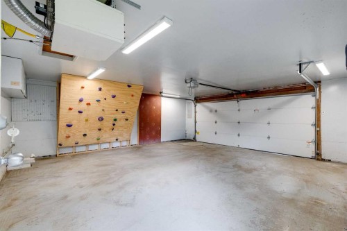 1307 56 Avenue Nw, Calgary, AB - Indoor Photo Showing Garage