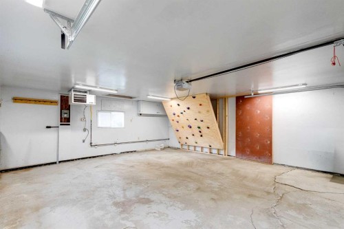 1307 56 Avenue Nw, Calgary, AB - Indoor Photo Showing Garage