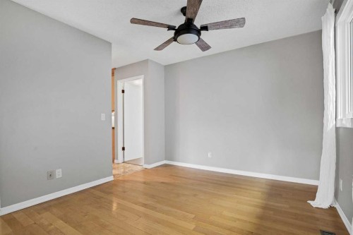 1307 56 Avenue Nw, Calgary, AB - Indoor Photo Showing Other Room