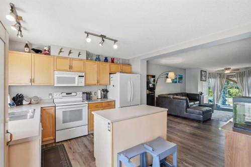 160 Promenade Way Se, Calgary, AB - Indoor Photo Showing Kitchen