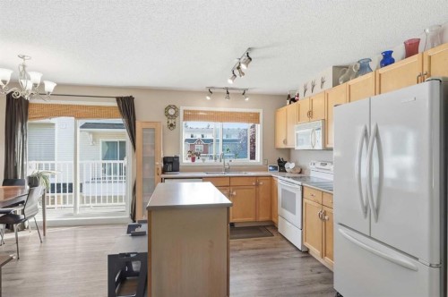 160 Promenade Way Se, Calgary, AB - Indoor Photo Showing Kitchen