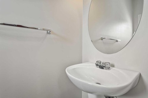 51 Covehaven Mews Ne, Calgary, AB - Indoor Photo Showing Bathroom
