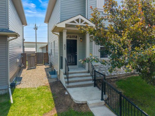 51 Covehaven Mews Ne, Calgary, AB - Outdoor