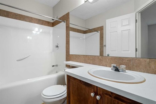 51 Covehaven Mews Ne, Calgary, AB - Indoor Photo Showing Bathroom