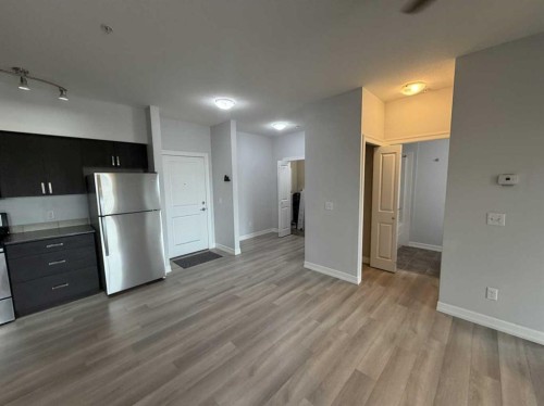 219-117 Copperpond Common Se, Calgary, AB - Indoor Photo Showing Kitchen