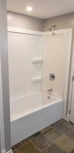 52 Mt Aberdeen Circle Se, Calgary, AB - Indoor Photo Showing Bathroom