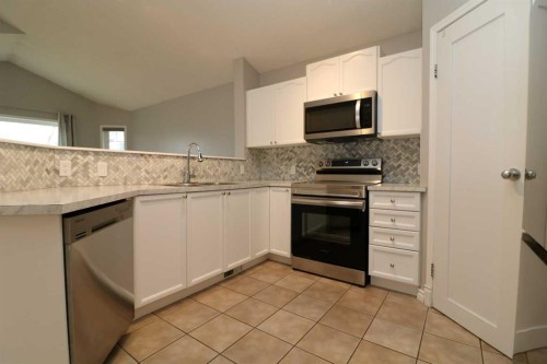 52 Mt Aberdeen Circle Se, Calgary, AB - Indoor Photo Showing Kitchen