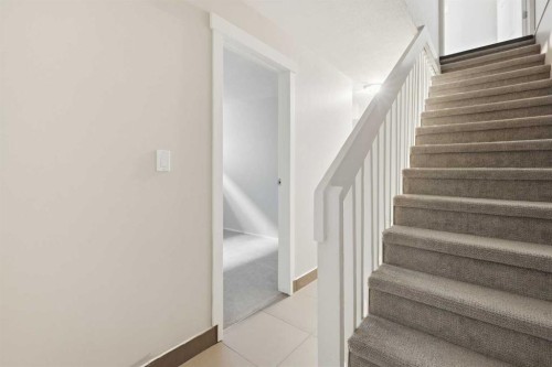 B-2115 35 Avenue Sw, Calgary, AB - Indoor Photo Showing Other Room