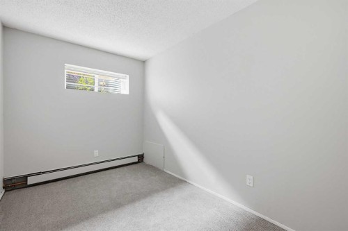 B-2115 35 Avenue Sw, Calgary, AB - Indoor Photo Showing Other Room