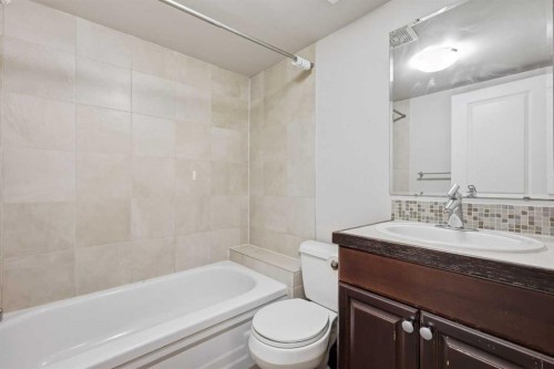 B-2115 35 Avenue Sw, Calgary, AB - Indoor Photo Showing Bathroom