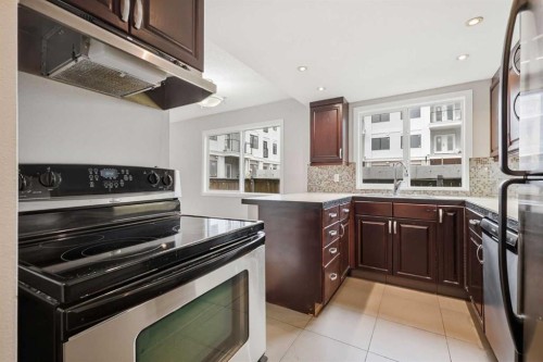 B-2115 35 Avenue Sw, Calgary, AB - Indoor Photo Showing Kitchen