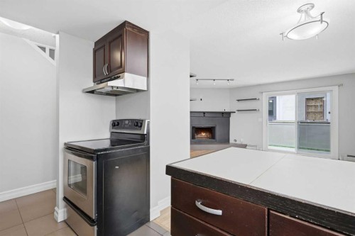 B-2115 35 Avenue Sw, Calgary, AB - Indoor Photo Showing Kitchen