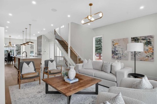 2533 2 Avenue Nw, Calgary, AB - Indoor Photo Showing Living Room