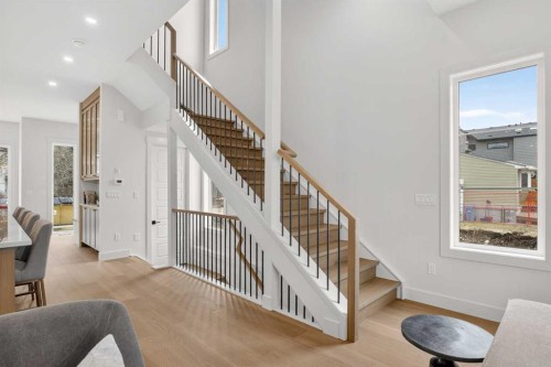 2533 2 Avenue Nw, Calgary, AB - Indoor Photo Showing Other Room