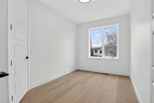 2533 2 Avenue Nw, Calgary, AB - Indoor Photo Showing Other Room