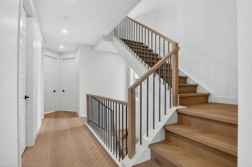 2533 2 Avenue Nw, Calgary, AB - Indoor Photo Showing Other Room