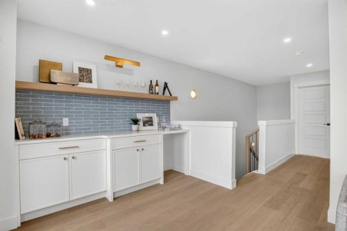 2533 2 Avenue Nw, Calgary, AB - Indoor Photo Showing Other Room