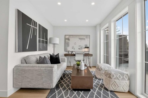 2533 2 Avenue Nw, Calgary, AB - Indoor Photo Showing Living Room