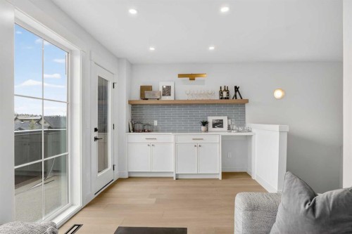 2533 2 Avenue Nw, Calgary, AB - Indoor