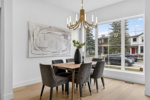 2533 2 Avenue Nw, Calgary, AB - Indoor Photo Showing Dining Room