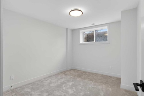 2533 2 Avenue Nw, Calgary, AB - Indoor Photo Showing Other Room