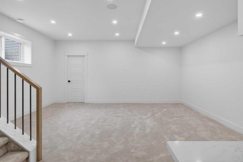 2533 2 Avenue Nw, Calgary, AB - Indoor Photo Showing Other Room