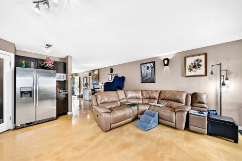 7616 23 Street Se, Calgary, AB - Indoor Photo Showing Living Room