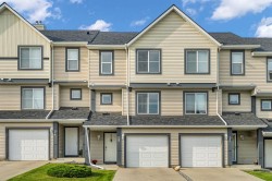 28 Everhollow Way SW Calgary, AB T2Y 5B4
