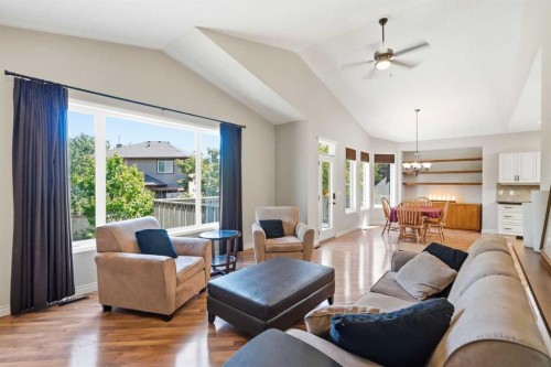 18 Panatella Terrace Nw, Calgary, AB - Indoor Photo Showing Living Room