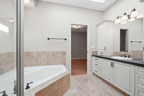 18 Panatella Terrace Nw, Calgary, AB - Indoor Photo Showing Bathroom