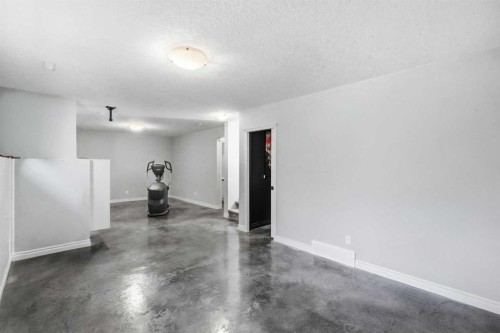 18 Panatella Terrace Nw, Calgary, AB - Indoor Photo Showing Other Room
