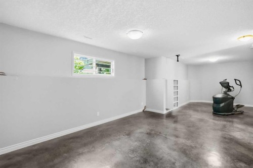 18 Panatella Terrace Nw, Calgary, AB - Indoor Photo Showing Other Room