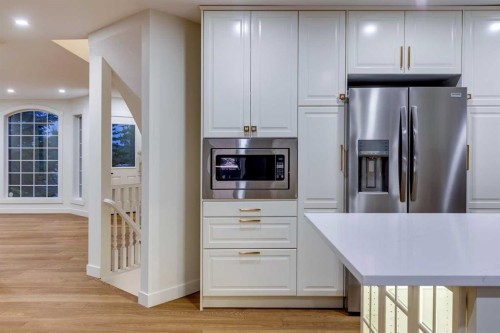 16 Simcrest Point Sw, Calgary, AB - Indoor Photo Showing Kitchen