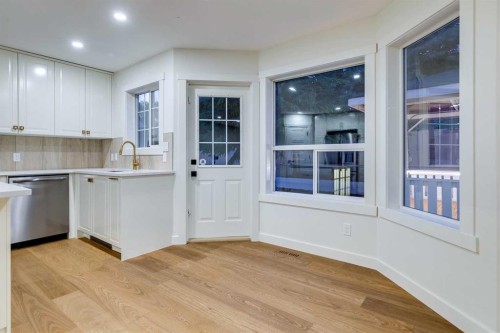 16 Simcrest Point Sw, Calgary, AB - Indoor Photo Showing Kitchen