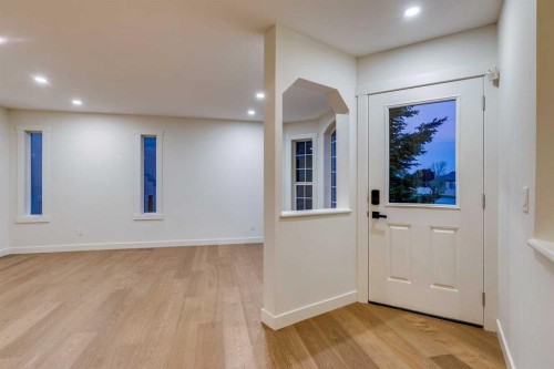 16 Simcrest Point Sw, Calgary, AB - Indoor Photo Showing Other Room