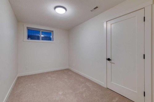 16 Simcrest Point Sw, Calgary, AB - Indoor Photo Showing Other Room
