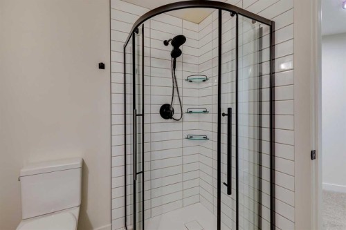 16 Simcrest Point Sw, Calgary, AB - Indoor Photo Showing Bathroom
