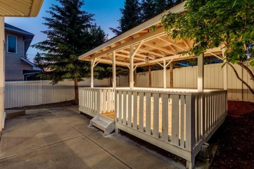 16 Simcrest Point Sw, Calgary, AB - Outdoor