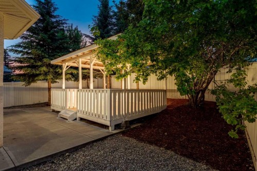 16 Simcrest Point Sw, Calgary, AB - Outdoor