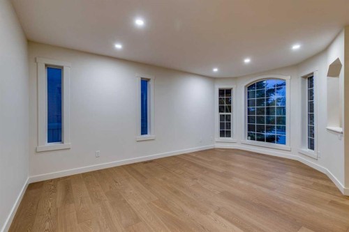 16 Simcrest Point Sw, Calgary, AB - Indoor Photo Showing Other Room