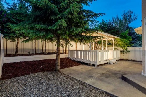 16 Simcrest Point Sw, Calgary, AB - Outdoor